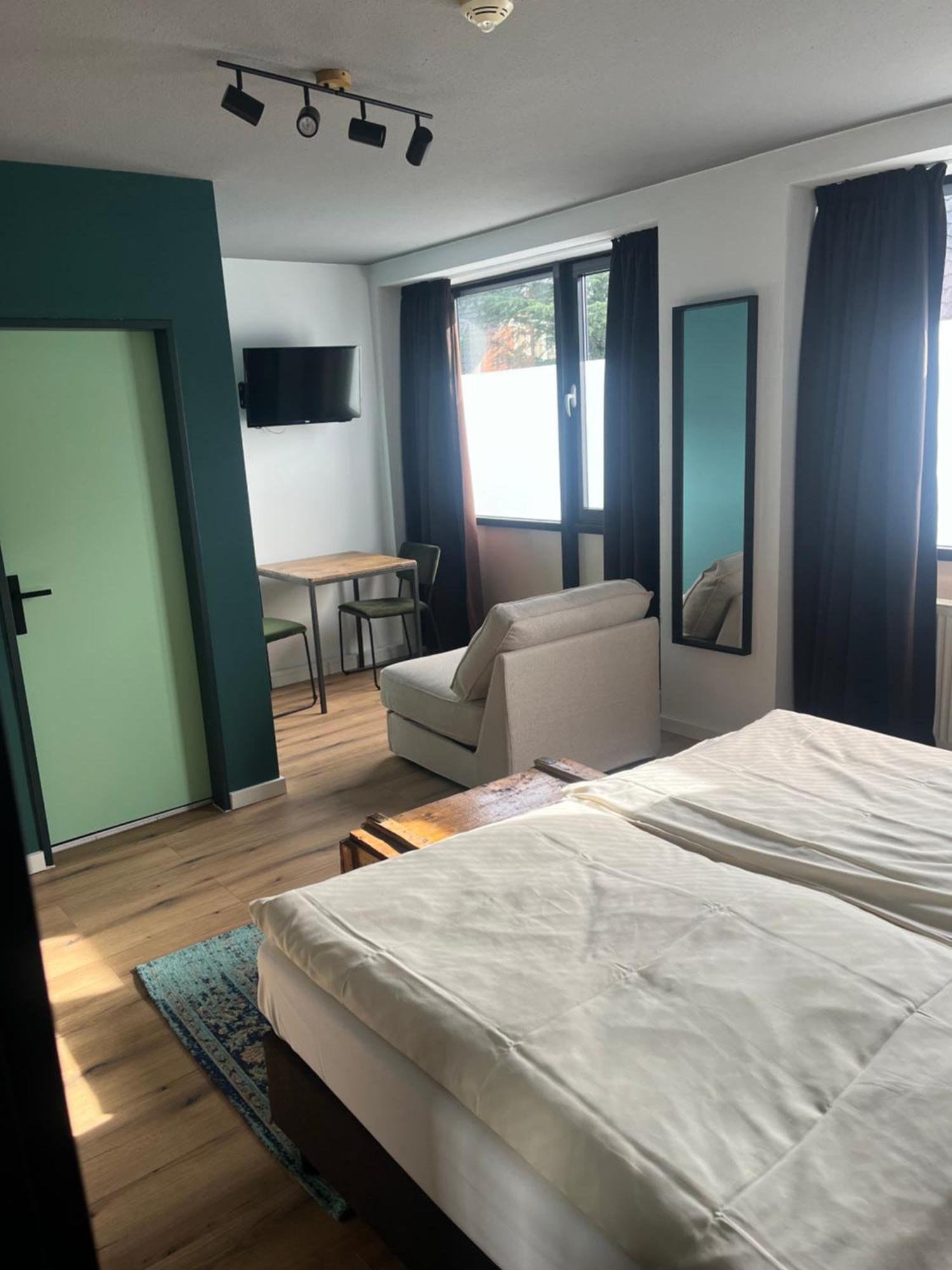 Airport Hotel Jaegerhof Веце Екстериор снимка