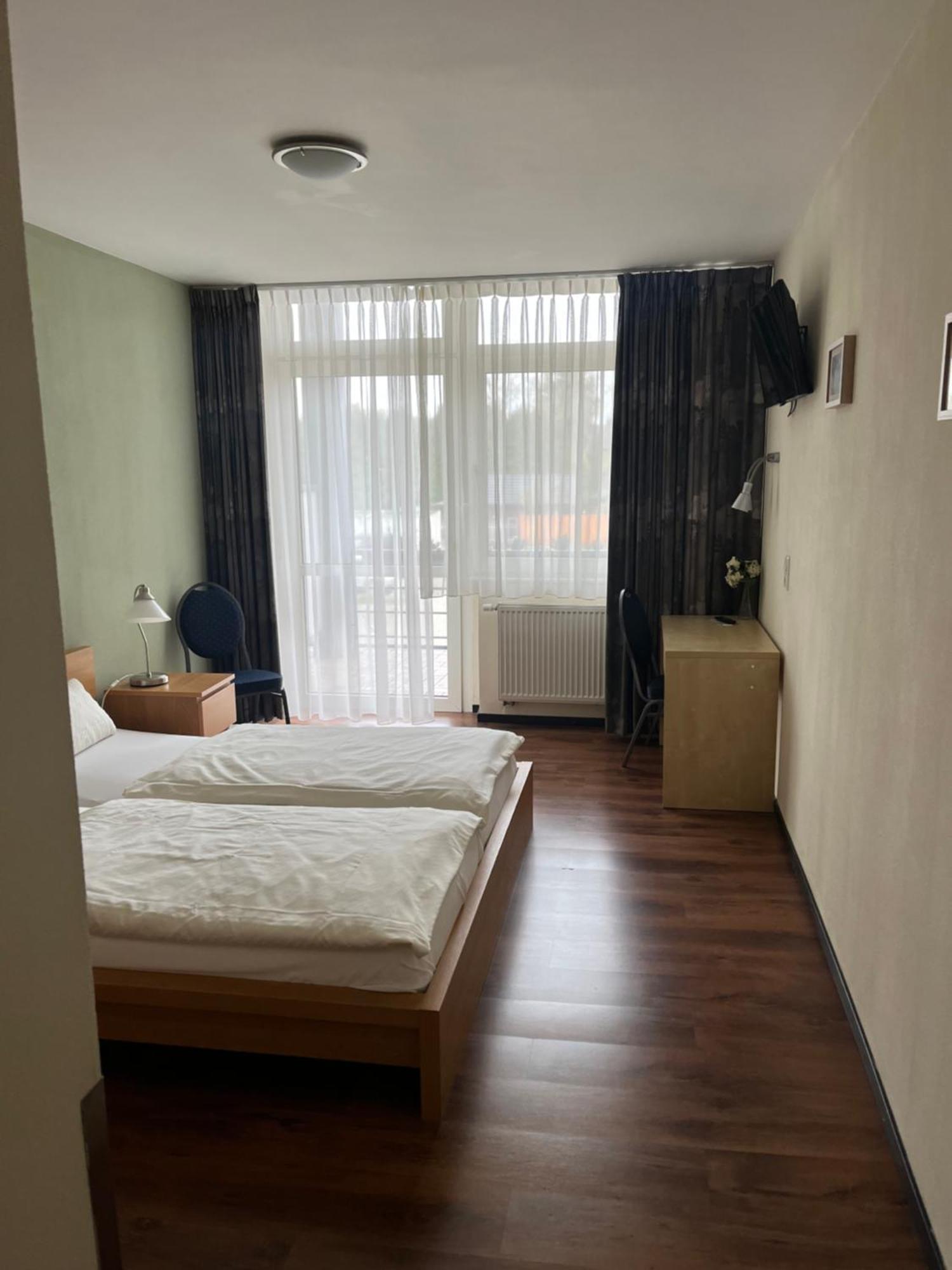 Airport Hotel Jaegerhof Веце Екстериор снимка