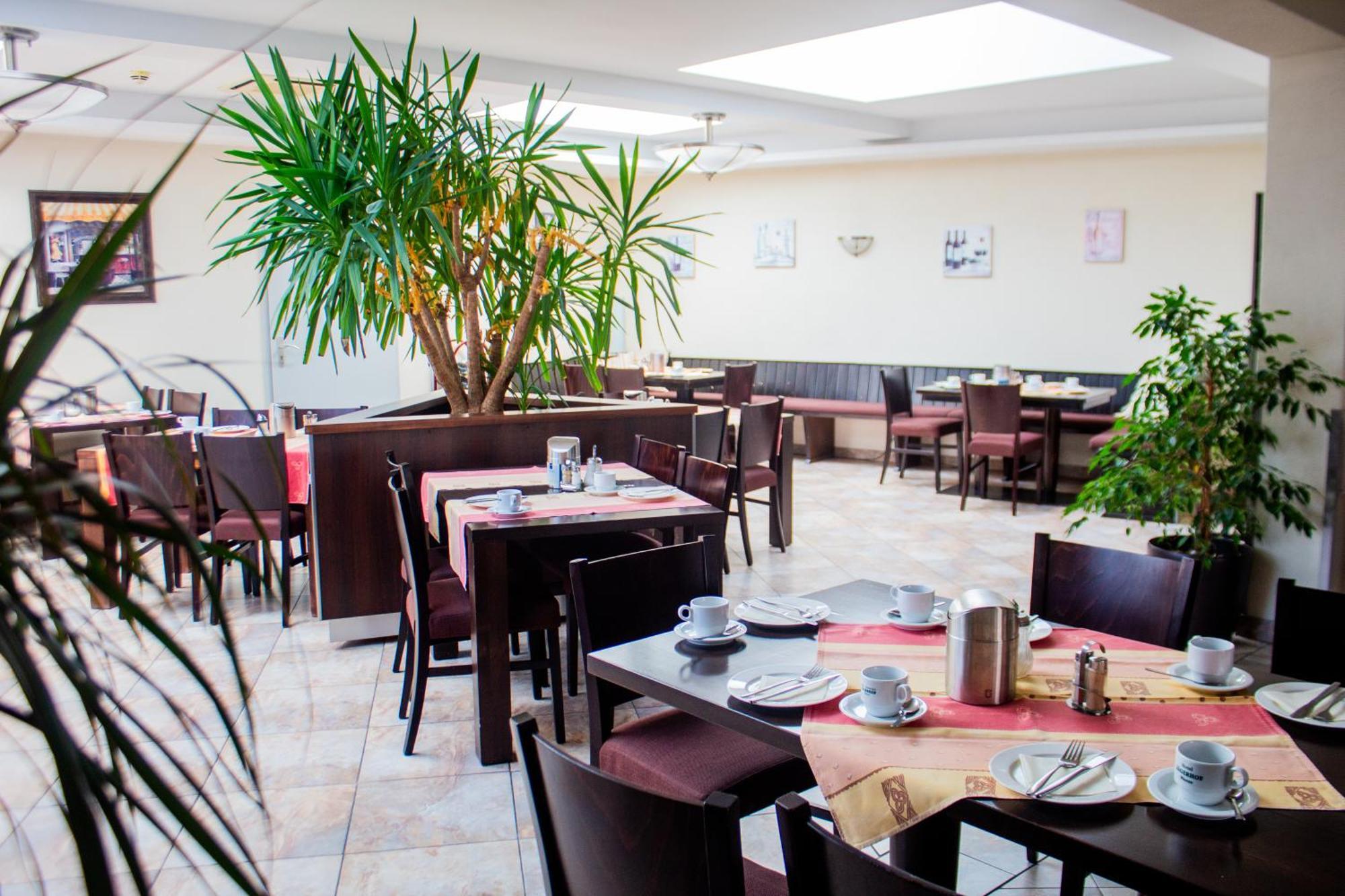 Airport Hotel Jaegerhof Веце Екстериор снимка