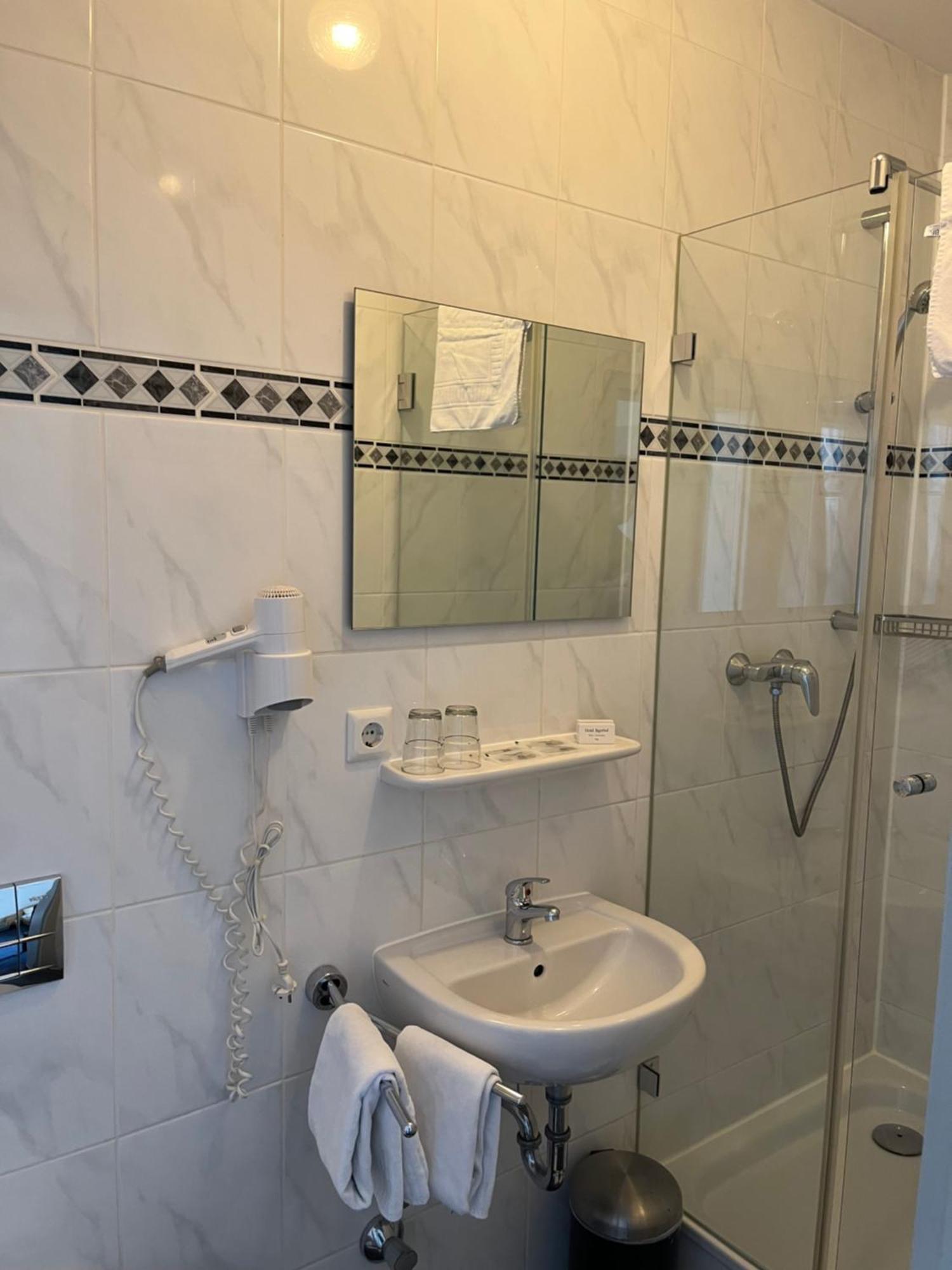 Airport Hotel Jaegerhof Веце Стая снимка